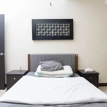 101 Newport Boulevard 1Br With Parking - Pasay City